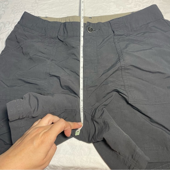 The North Face Womens size 6 Khaki Gray Cargo Hiking Shorts 6.5 inch lightweight - Picture 4 of 13